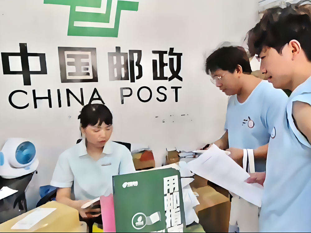 实践团在当地开展物流配送实地访谈、调研