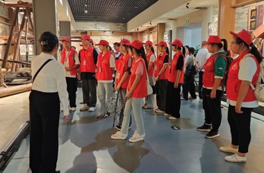 校青年志愿者服务总队开展“探寻工业记忆，传承匠心精神”活动