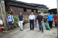 【聚焦精准扶贫】领导重视助推扶贫工作--我?？咕挤銎豆ぷ骷褪担?）