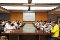 学校党委理论学习中心组聚焦深入学习贯彻全国、全区教育大会精神开展集中学习