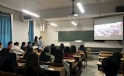 贸易与旅游管理学院2017空中乘务1班主题班会“中国梦，我的梦”
