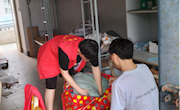 【一站式学生社区】暖心毕业“寄”，贸易与旅游管理学院组织志愿者为毕业生打包行李
