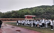 贸易与旅游管理学院举行升旗仪式暨“青春践行二十大，做新时代好青年”主题教育活动