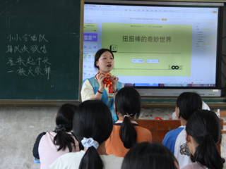 柳职大艺术学院学子三下乡：艺韵传侗乡，美育润童心